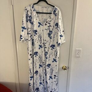 Plus size dress blue and white floral size 3xl